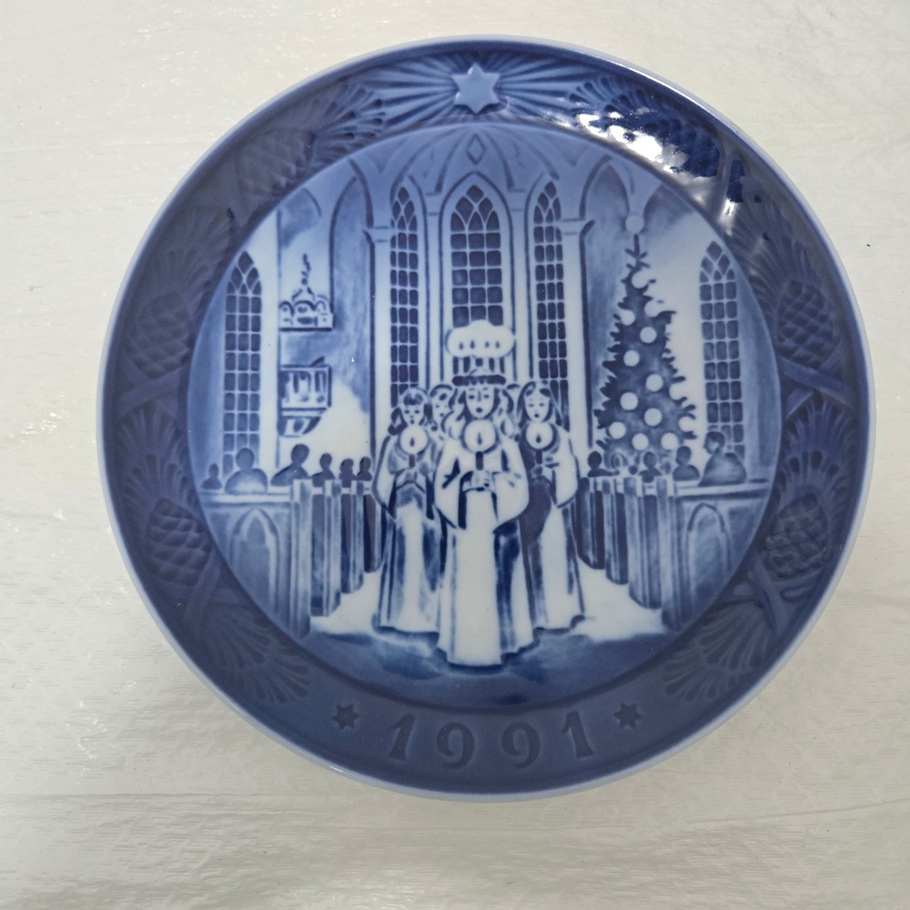 Royal Copenhagen 1991 Christmas Plate Lucia Fest Festival of Santa Lucia Blue